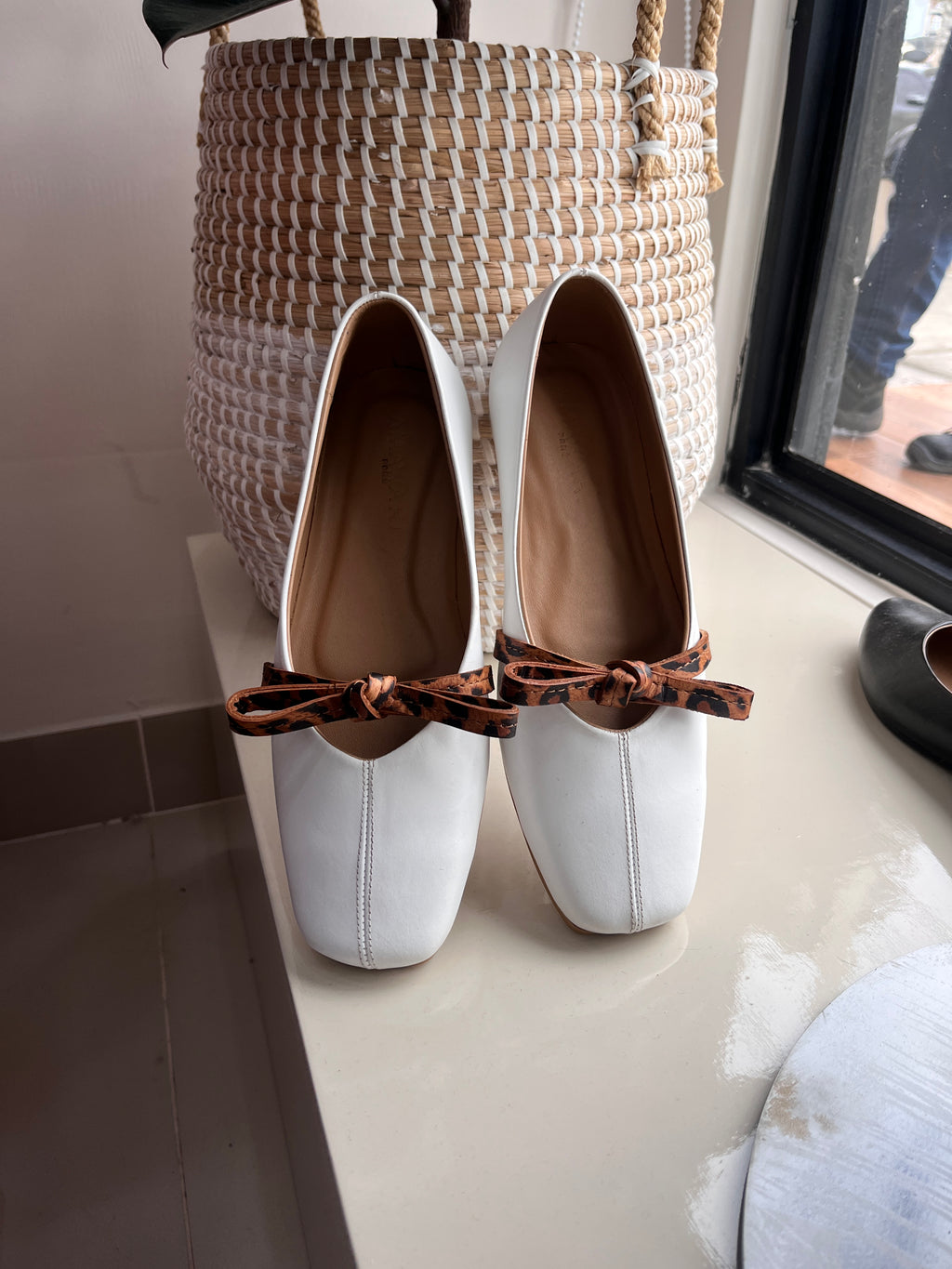 BALERINAS AMELIÉ BLANCAS CON LAZO PRINT