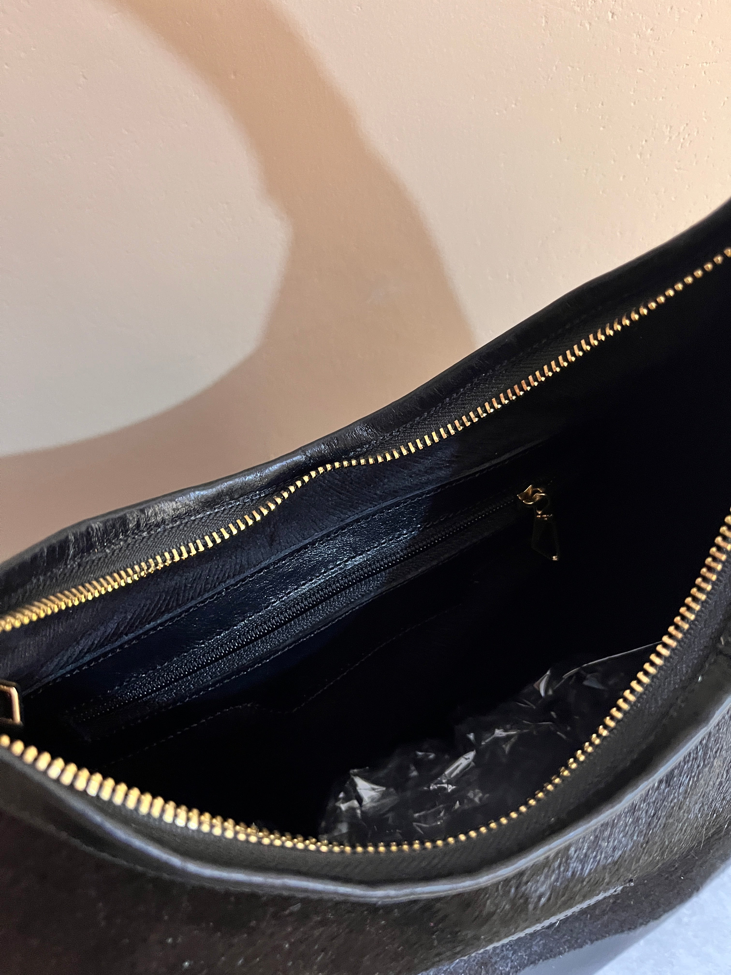 CARTERA HOBO RAFAELA DOS PIEZAS 100% CUERO